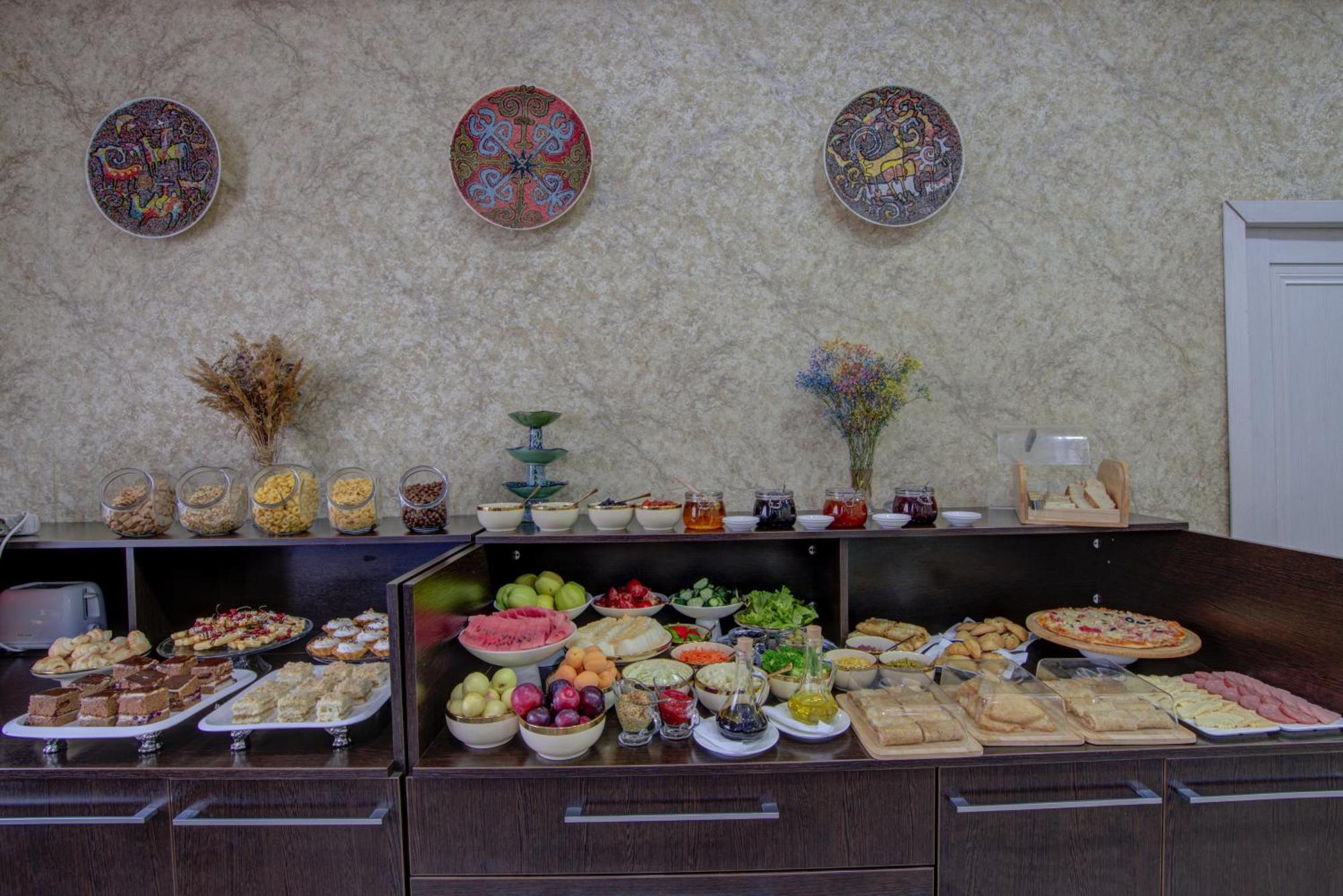 בישקק Shah Palace Hotel מראה חיצוני תמונה