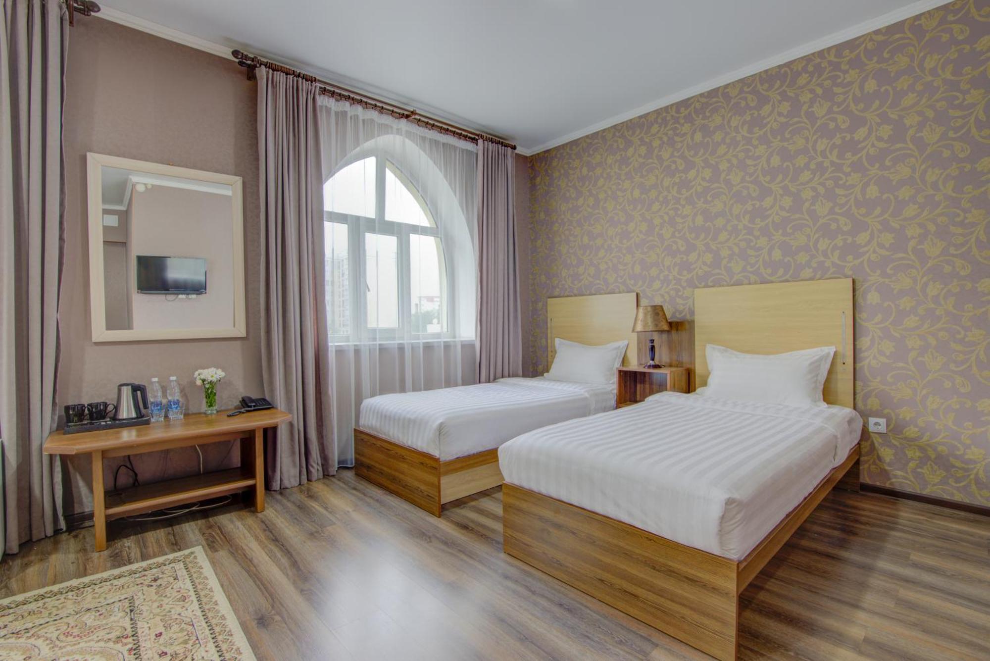 בישקק Shah Palace Hotel מראה חיצוני תמונה