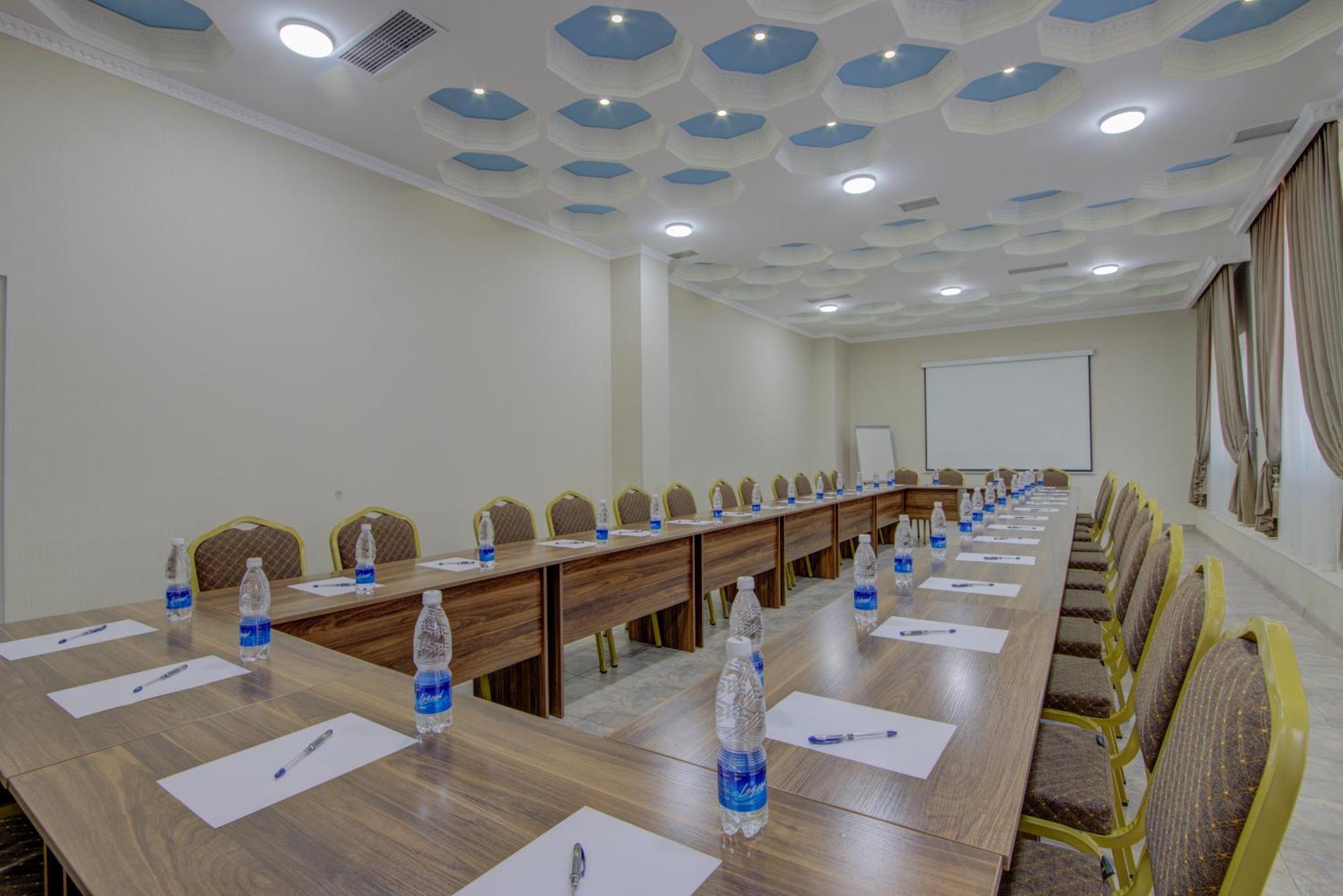 בישקק Shah Palace Hotel מראה חיצוני תמונה