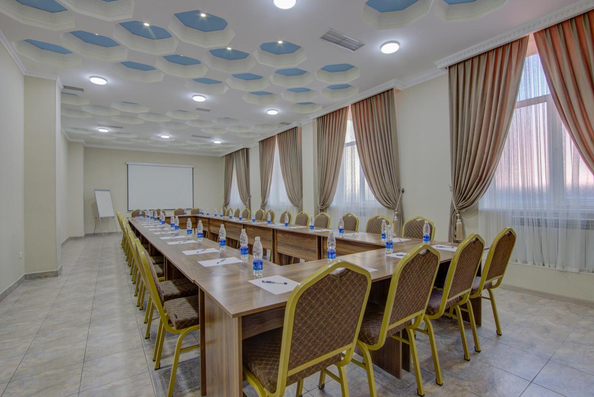 בישקק Shah Palace Hotel מראה חיצוני תמונה