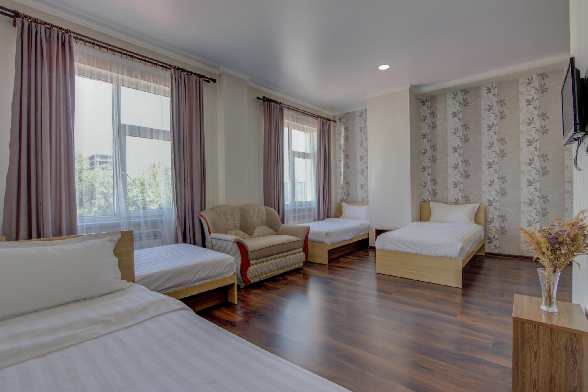 בישקק Shah Palace Hotel מראה חיצוני תמונה