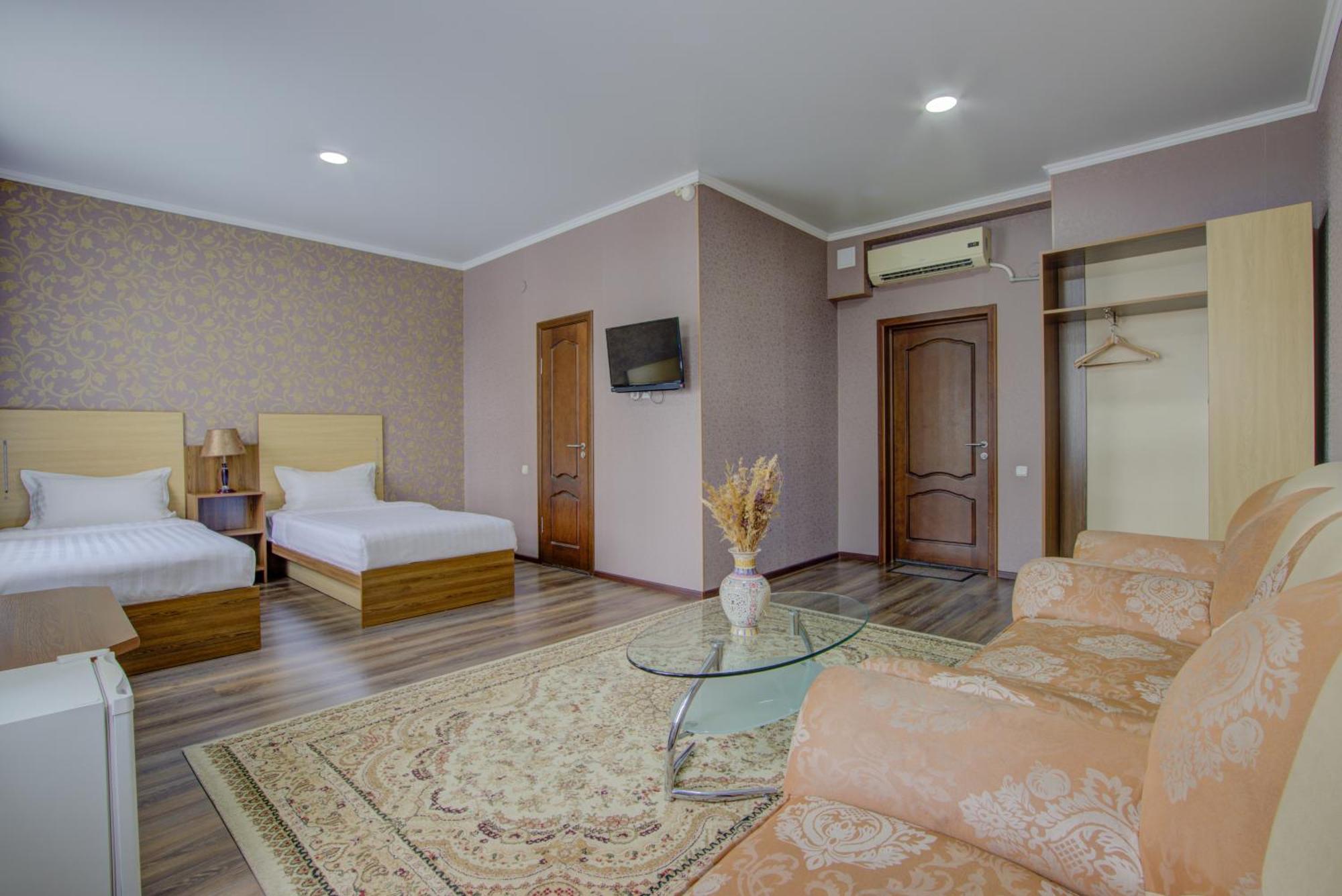 בישקק Shah Palace Hotel מראה חיצוני תמונה