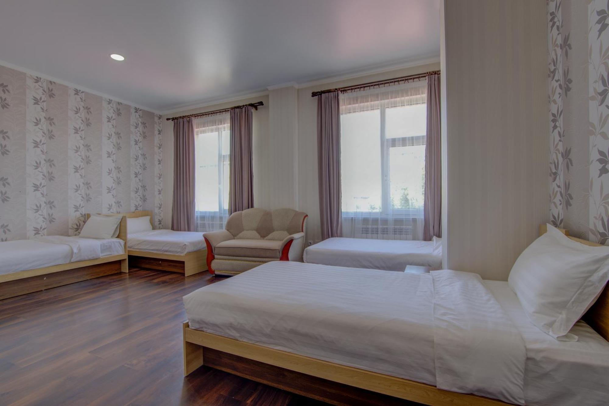 בישקק Shah Palace Hotel מראה חיצוני תמונה