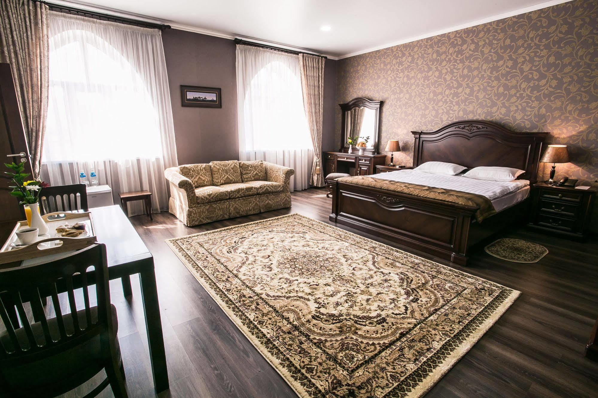 בישקק Shah Palace Hotel מראה חיצוני תמונה